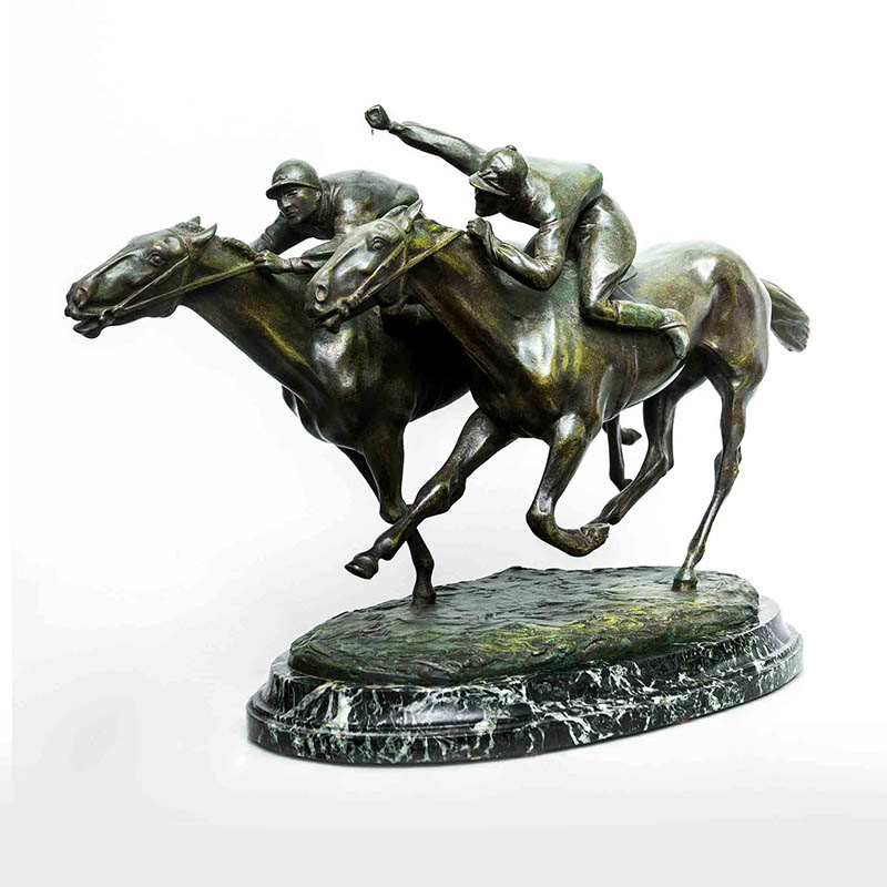 Escultura de bronce a la »cera perdida» de par de caballos de carrera con  Jockeys, pátina verde – La Fontaine